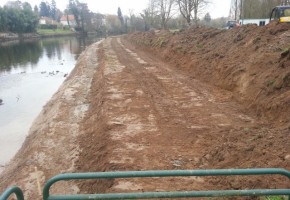 Reprise des travaux de protection de berges aux Ilettes à Montmorillon
