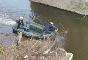 Retrait de l’embâcle au vieux pont à Montmorillon